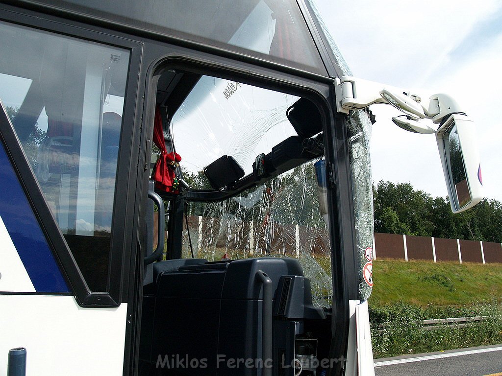 VU Auffahrunfall Reisebus auf LKW A 1 Rich Saarbruecken P53.JPG